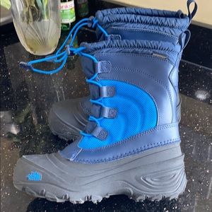 North face winter boots kids size 4